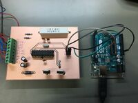 Platine zusammen mit Arudino Uno Board zum Programmieren